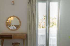 Adonis Hotel & Apartments