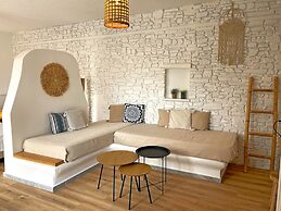 Adonis Hotel & Apartments