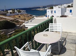 Adonis Hotel & Apartments