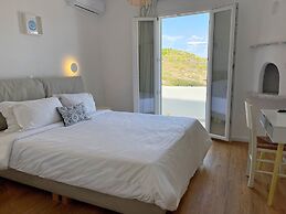 Adonis Hotel & Apartments