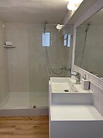 Adonis Hotel & Apartments