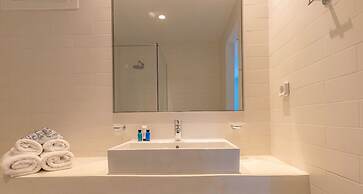 Adonis Hotel & Apartments