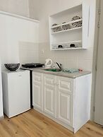 Adonis Hotel & Apartments