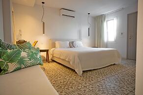 Adonis Hotel & Apartments