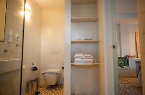 Adonis Hotel & Apartments