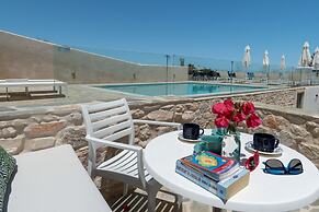 Adonis Hotel & Apartments