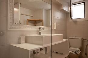 Adonis Hotel & Apartments