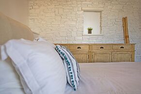 Adonis Hotel & Apartments