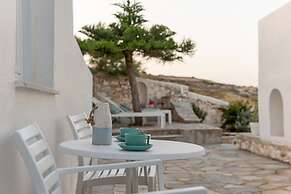 Adonis Hotel & Apartments