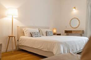 Adonis Hotel & Apartments