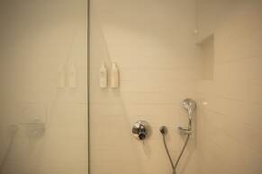 Adonis Hotel & Apartments