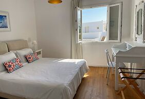 Adonis Hotel & Apartments