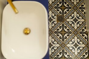 Adonis Hotel & Apartments