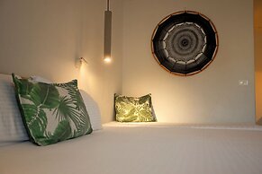 Adonis Hotel & Apartments