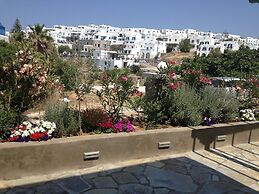 Adonis Hotel & Apartments