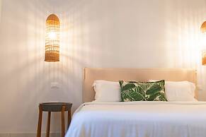 Adonis Hotel & Apartments