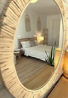 Adonis Hotel & Apartments