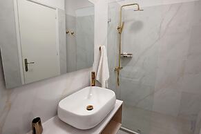 Adonis Hotel & Apartments