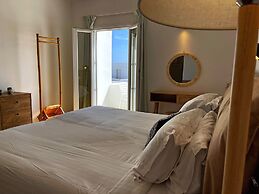 Adonis Hotel & Apartments