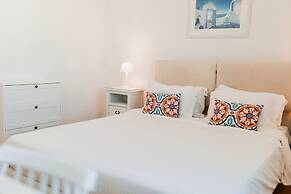 Adonis Hotel & Apartments