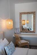 Adonis Hotel & Apartments