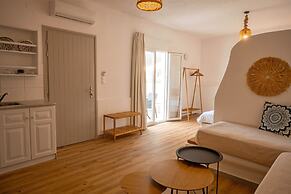 Adonis Hotel & Apartments