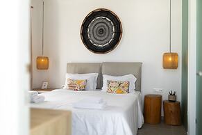 Adonis Hotel & Apartments