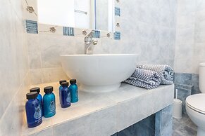 Adonis Hotel & Apartments