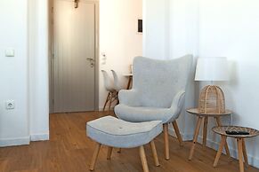 Adonis Hotel & Apartments