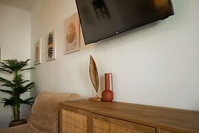 Adonis Hotel & Apartments