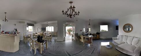 Adonis Hotel & Apartments