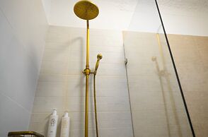 Adonis Hotel & Apartments