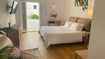 Adonis Hotel & Apartments