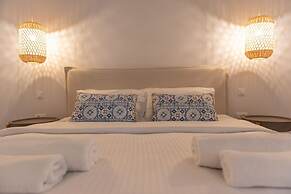 Adonis Hotel & Apartments