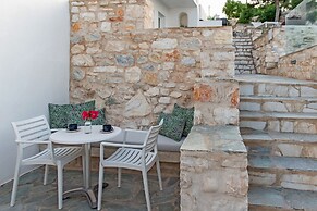 Adonis Hotel & Apartments