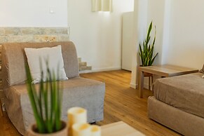 Adonis Hotel & Apartments