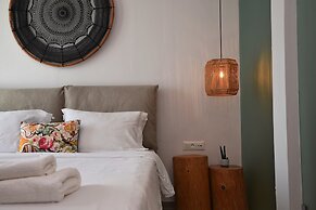 Adonis Hotel & Apartments