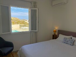 Adonis Hotel & Apartments