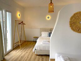 Adonis Hotel & Apartments