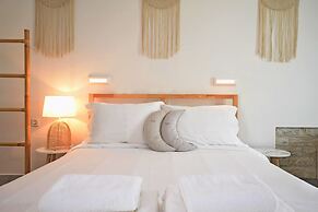 Adonis Hotel & Apartments