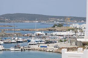 Adonis Hotel & Apartments