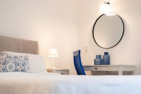 Adonis Hotel & Apartments