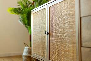 Adonis Hotel & Apartments