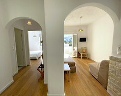 Adonis Hotel & Apartments