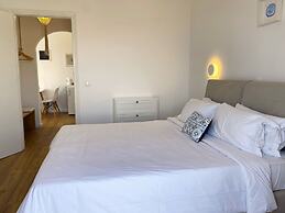 Adonis Hotel & Apartments