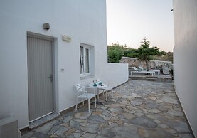 Adonis Hotel & Apartments