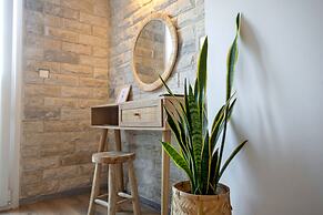 Adonis Hotel & Apartments