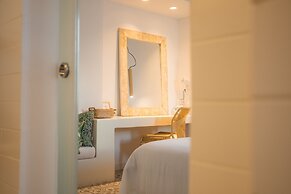 Adonis Hotel & Apartments