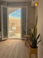 Adonis Hotel & Apartments