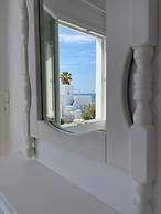 Adonis Hotel & Apartments